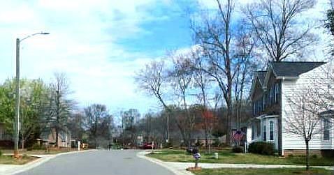 2nd image of 2725 Amesbury Rd