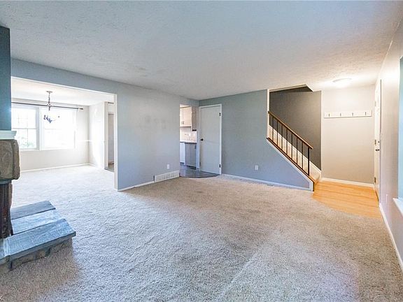 3rd image of 652 Smokerise Dr