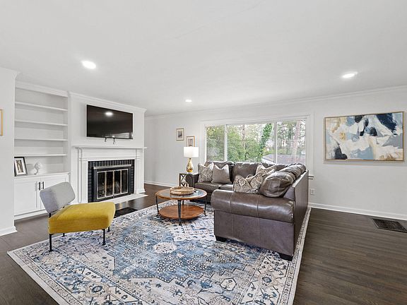 5th image of 743 Lancaster Road