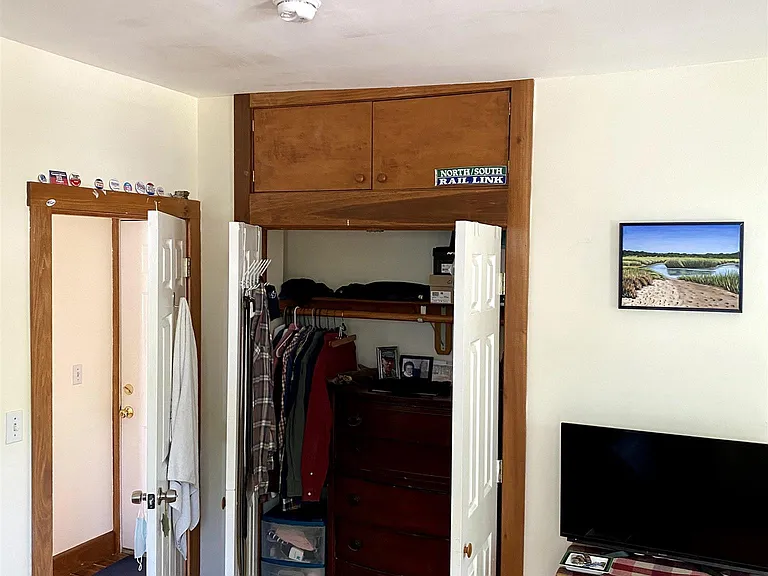 359 Columbia St — Photo 7