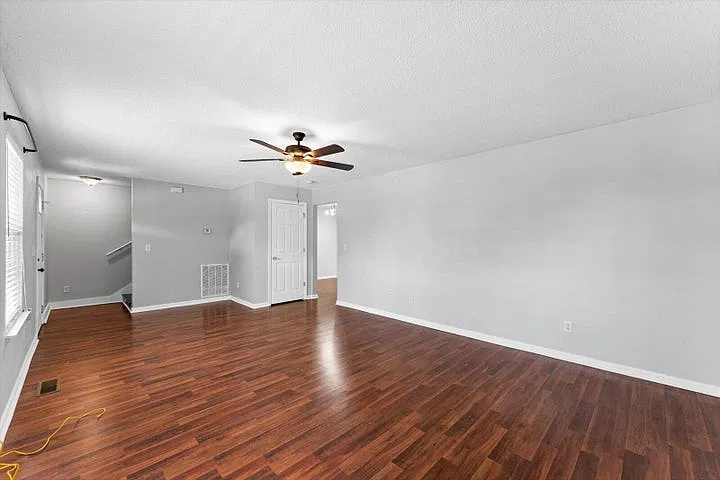 3 bed, 2.5 bath, 1442 sqft, $1,800 — Photo 4