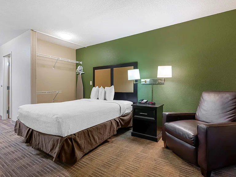 Studio Suite - 1 Queen Bed