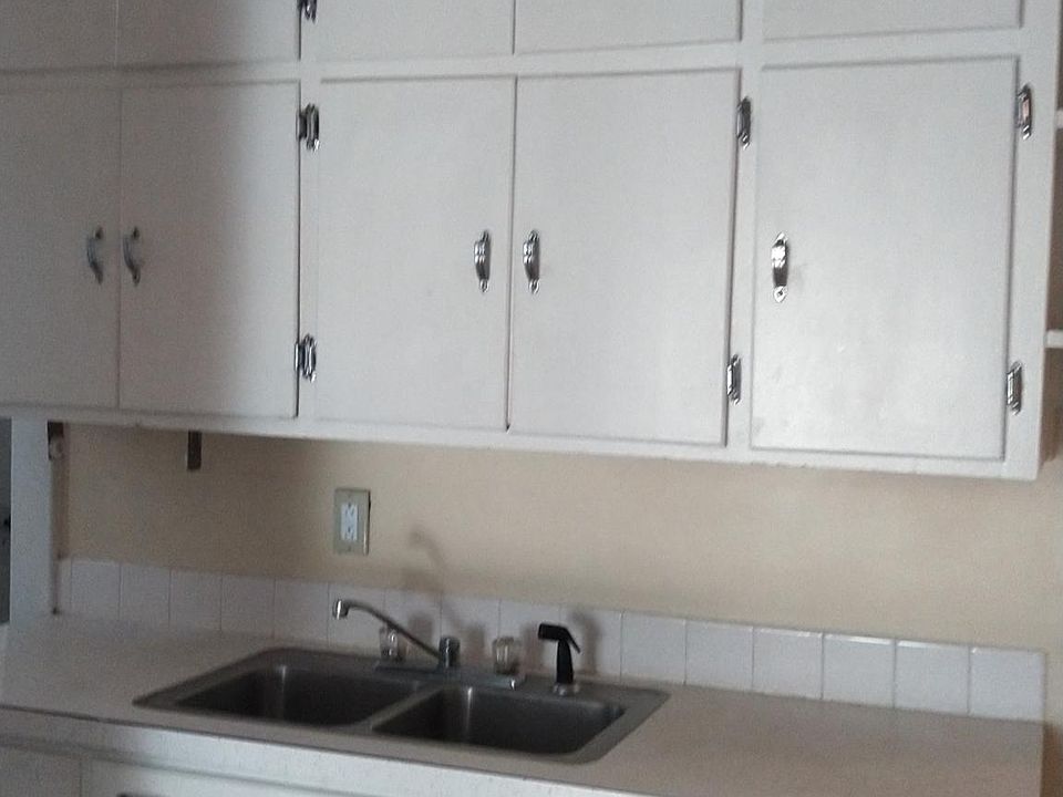 2nd image of 824 23rd St #2