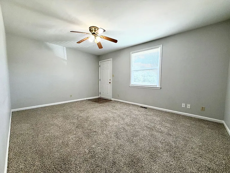 Bancroft Circle Apartments — Photo 14