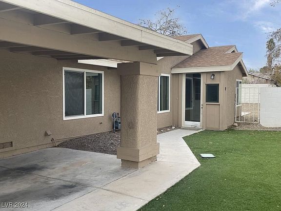 3rd image of 4017 Foxgrove Dr