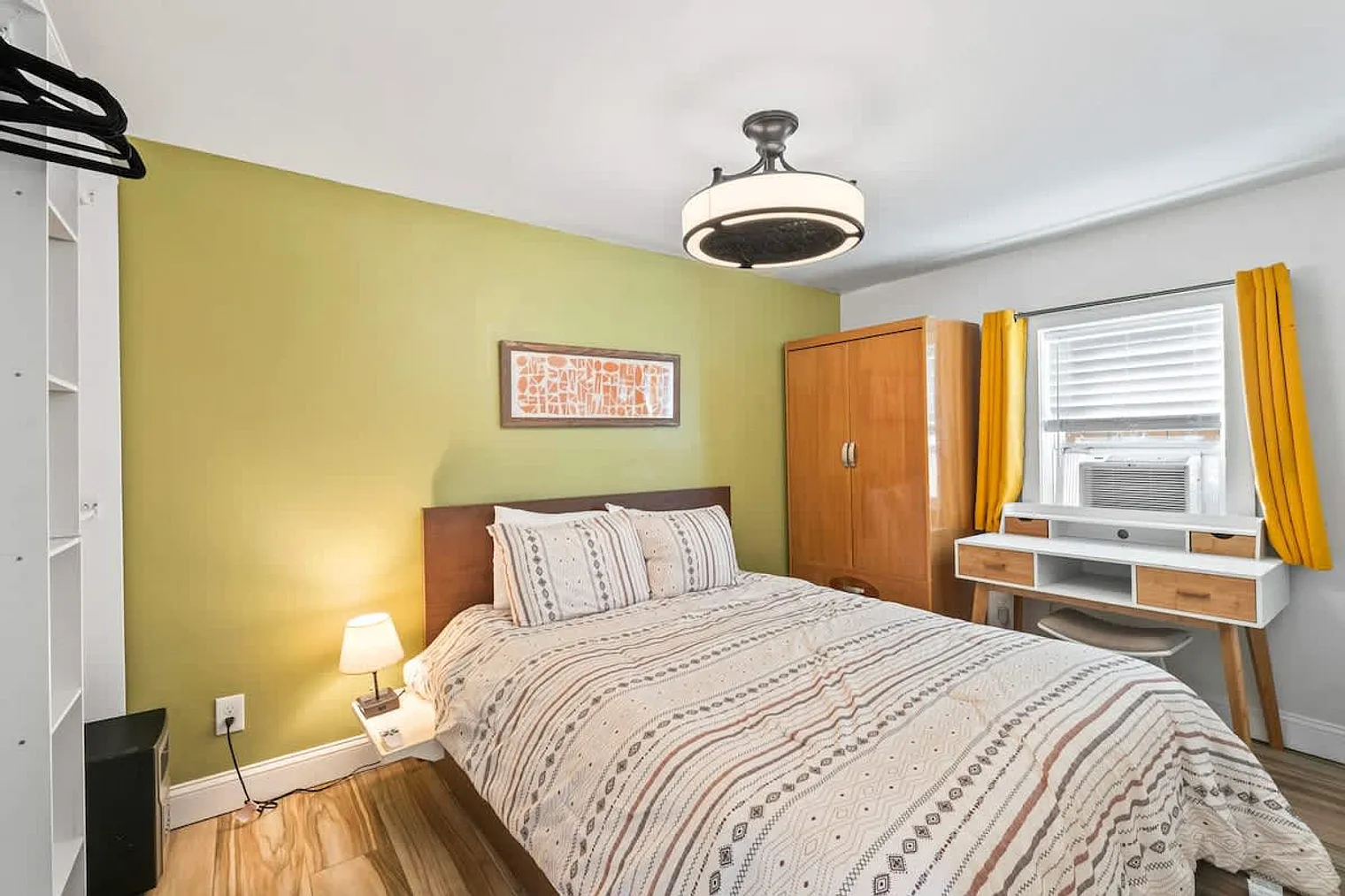 2 bed, 1.0 bath, 279 sqft, $1,959 — Photo 3
