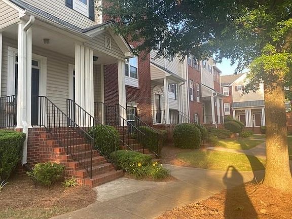 3rd image of 138 Weatherstone Square Dr