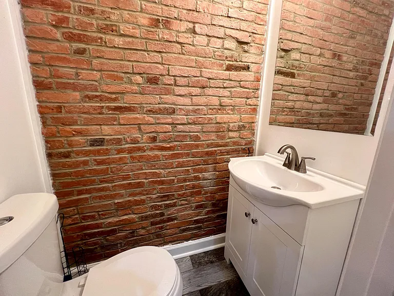 1502 E Hoffman St — Photo 8