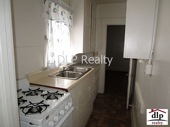 3rd image of 33 S Grandview Ave APT 4
