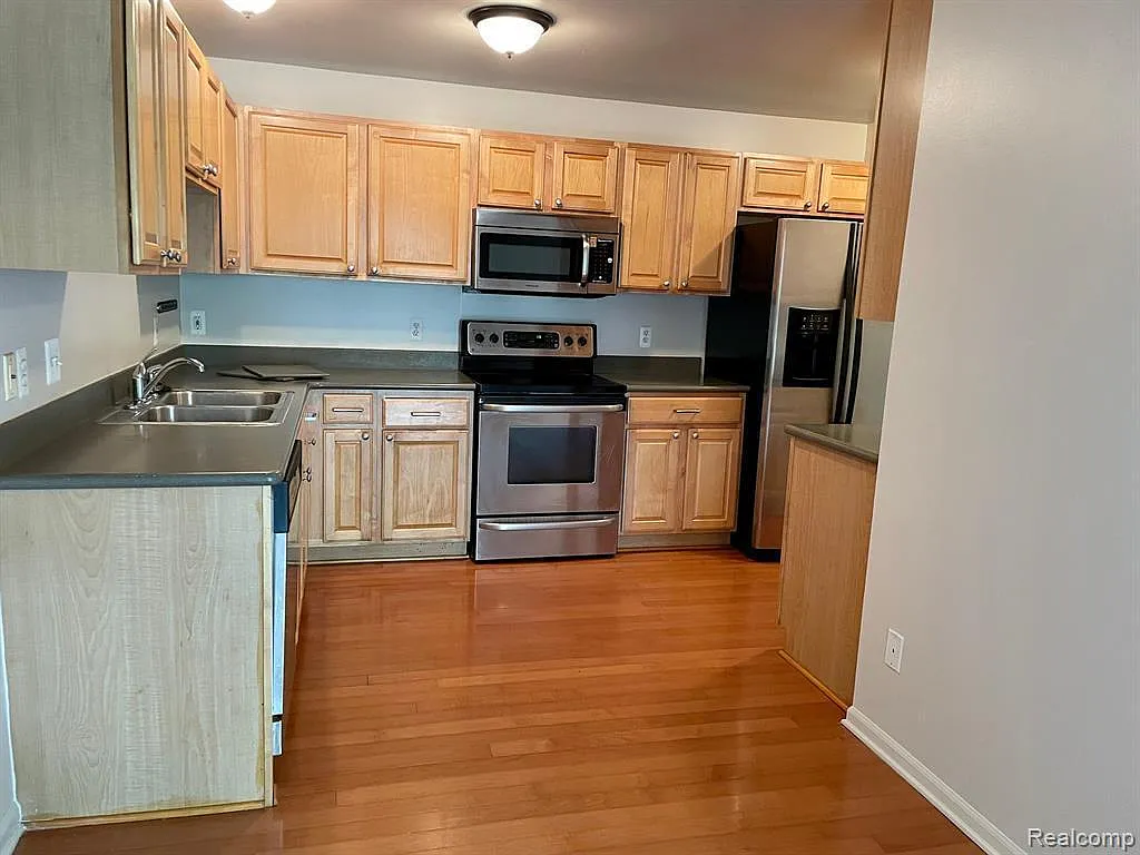 2 bed, 2.0 bath, 1474 sqft, $1,950 — Photo 4