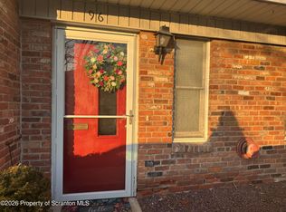 96 Abington Gardens Dr, Clarks Summit, PA 18411