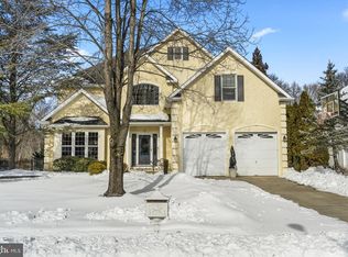 5 Tara Dr, Mount Laurel, NJ 08054