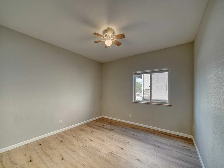 105 M And M Ln #2B — Photo 5