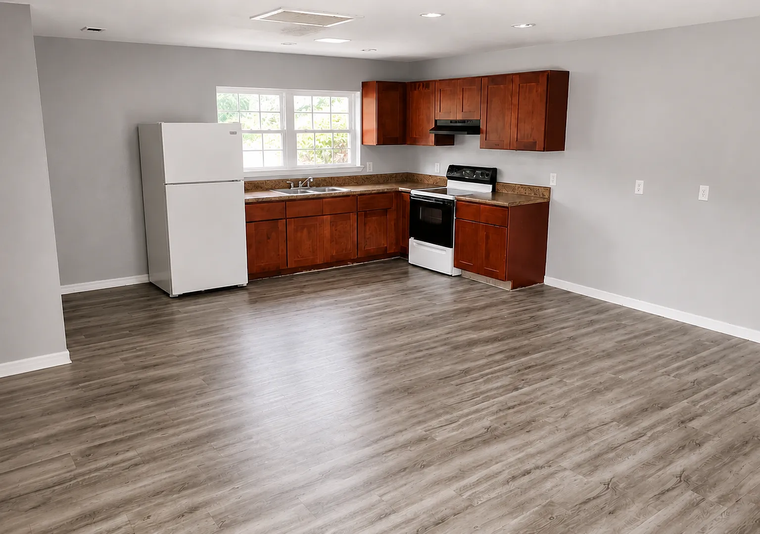 Spacious 4BR/1BA Dade City Home with Huge Backyard! — Photo 2