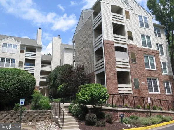 244 S Reynolds St APT 203, Alexandria, VA 22304