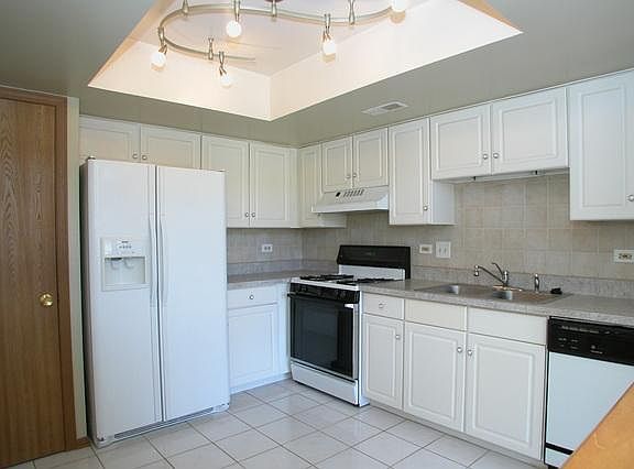 3rd image of 16204 S Bormet Dr
