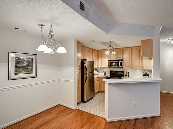 4th image of 117 Mc Gill Park Ave NE