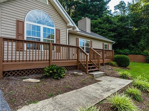 5th image of 580 Lyndhurst Dr