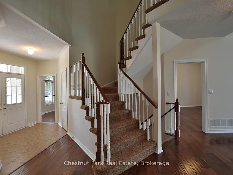38 Clubhouse Dr — Photo 8