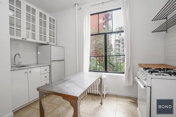 Rented by Bond New York | media 2