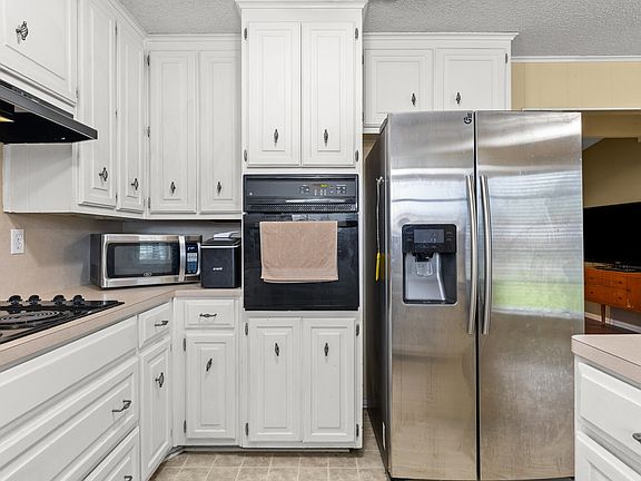 3rd image of 505 Pinewood Ln