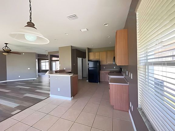 3rd image of 264 Porchester Dr