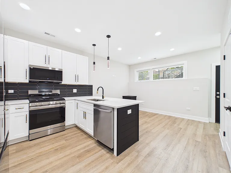6624 S Champlain Ave #B — Photo 3