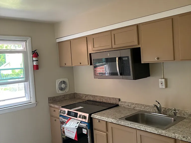 204-206 Woodlawn Ave #1A — Photo 8
