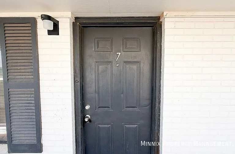 2010 Avenue S #7 — Photo 2