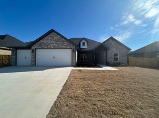 2304 Salmon St, Pea Ridge, AR 72751