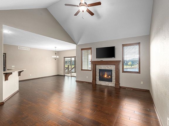 4th image of 1447 N Lakeside Dr