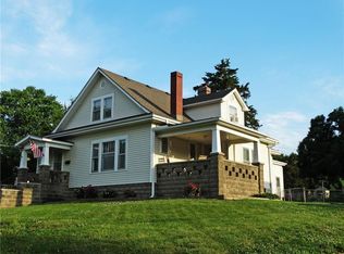 708 4th St, Weston, MO 64098