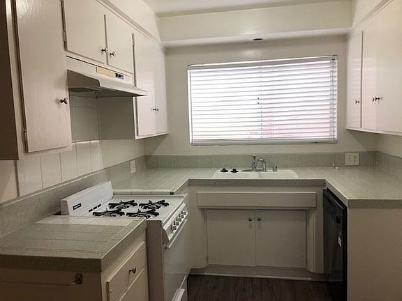 4th image of 824 E Grand Ave APT 2