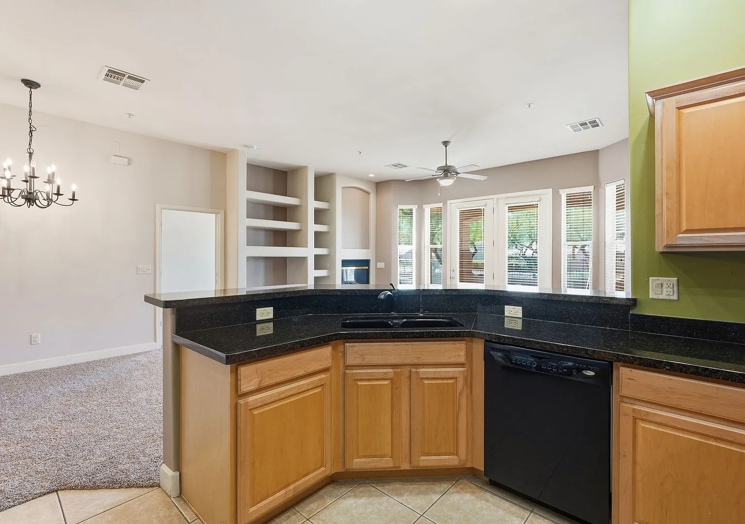 Upgraded 2 Bed, 2 Bath Condo - Available NOW! — Photo 3