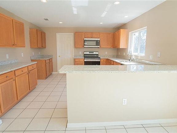 5th image of 324 Gardenia Ct
