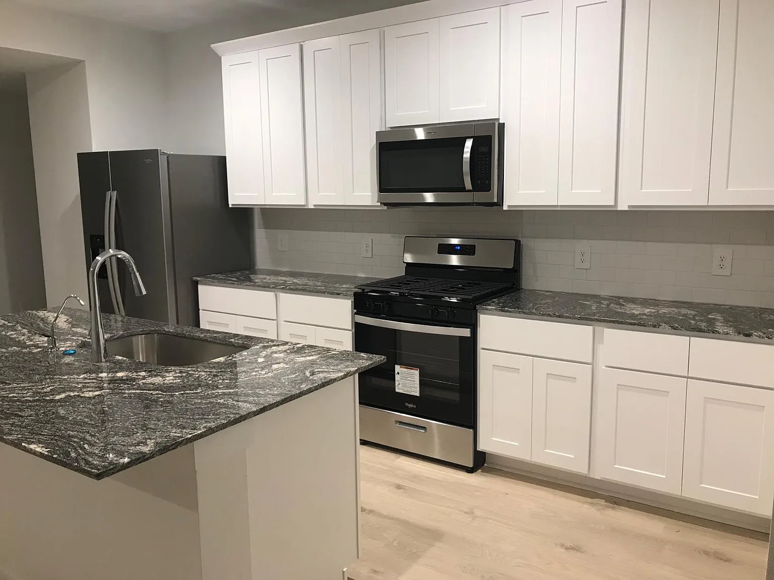 3 bed, 1595 sqft, $2,250 — Photo 2