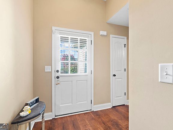 4th image of 504 Leisure Lake Dr
