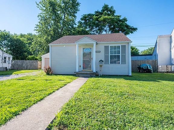 2nd image of 2619 E Cloverdale Dr