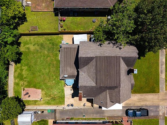3rd image of 218 Crestmere Pl