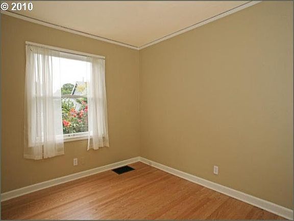 1st floor bedroom.