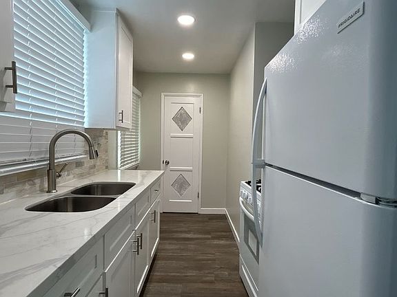 5th image of 555 Walnut Ave #21