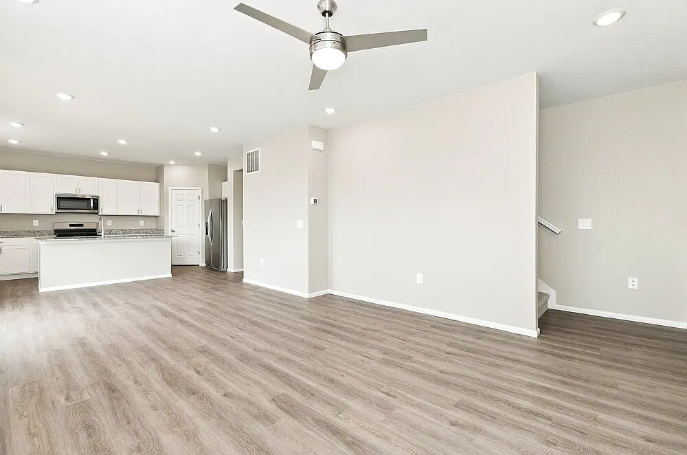 3 bed, 2.5 bath, 1866 sqft, $2,405 — Photo 4