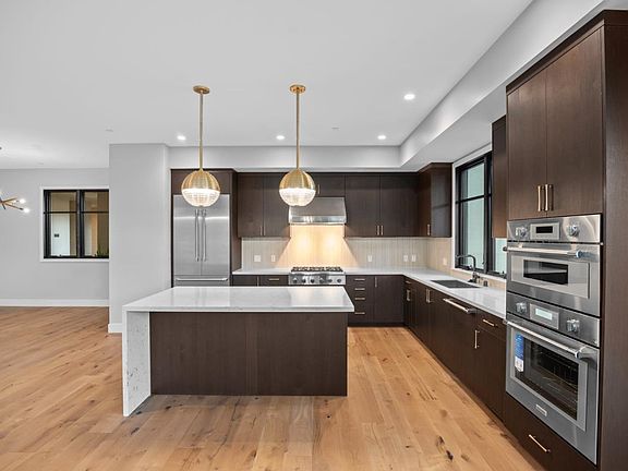 5th image of 227 Hope St