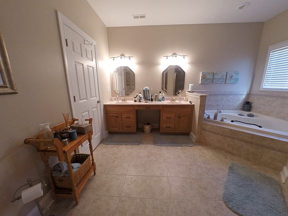 4th image of 889 Cobblestone Blvd
