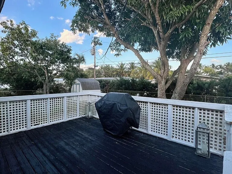 3663 NE Barbara Dr — Photo 8