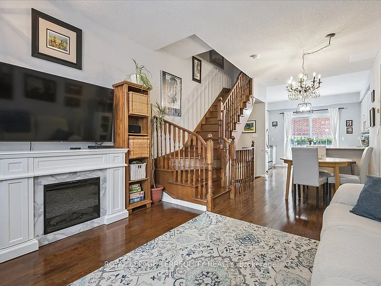 101 The Queensway #Townhouse 2 — Photo 8