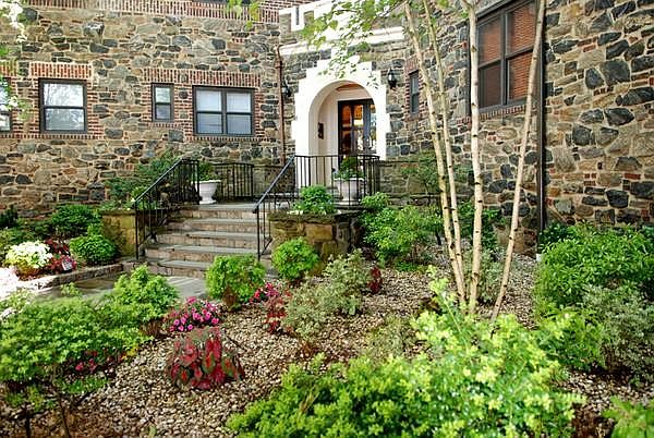 1st image of 18 Wendt Ave