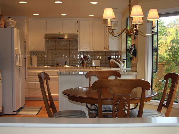 Kitchen/Breakfast Nook