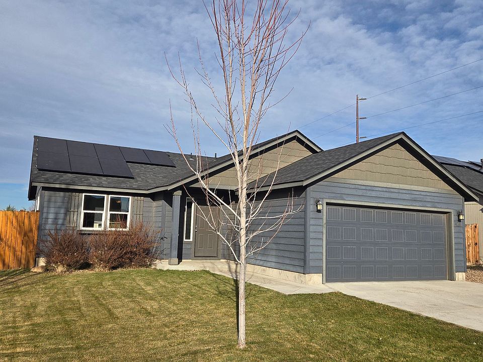 1st image of 479 NE Poplar Ln