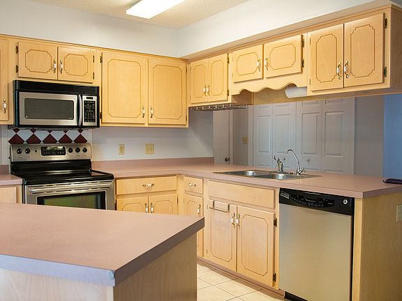 5th image of 1723 Evans Ct